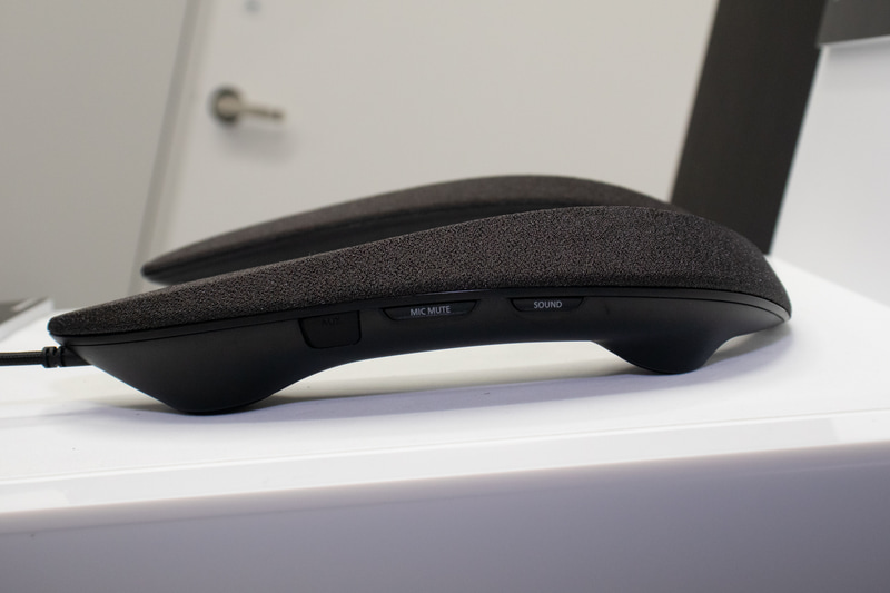 本体のボタンから手軽にミュート、ボイスチャットのオンオフができるため、急な来客などにも対応しやすい。