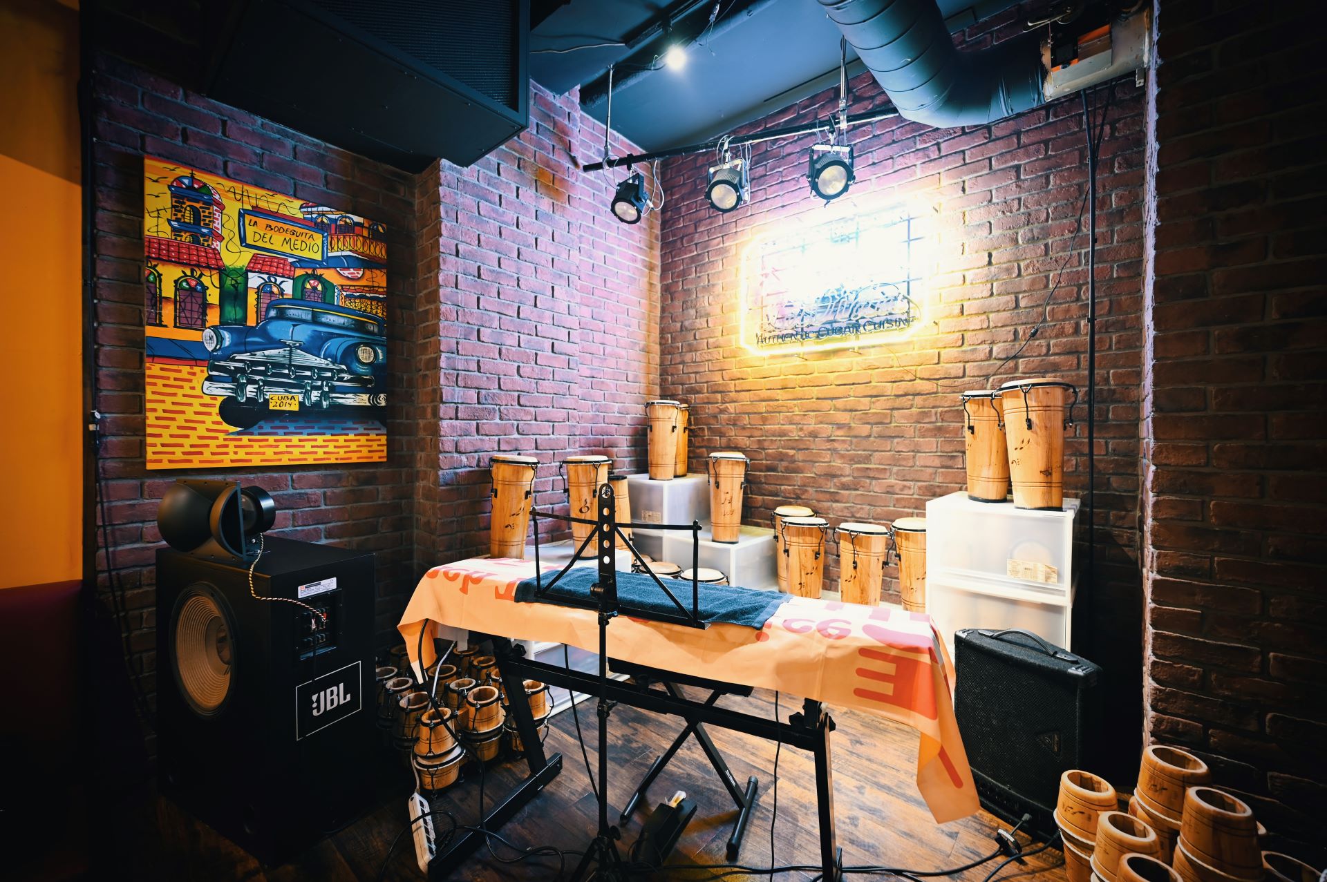 「Cafe La Vida」の内観 撮影：上田晃司