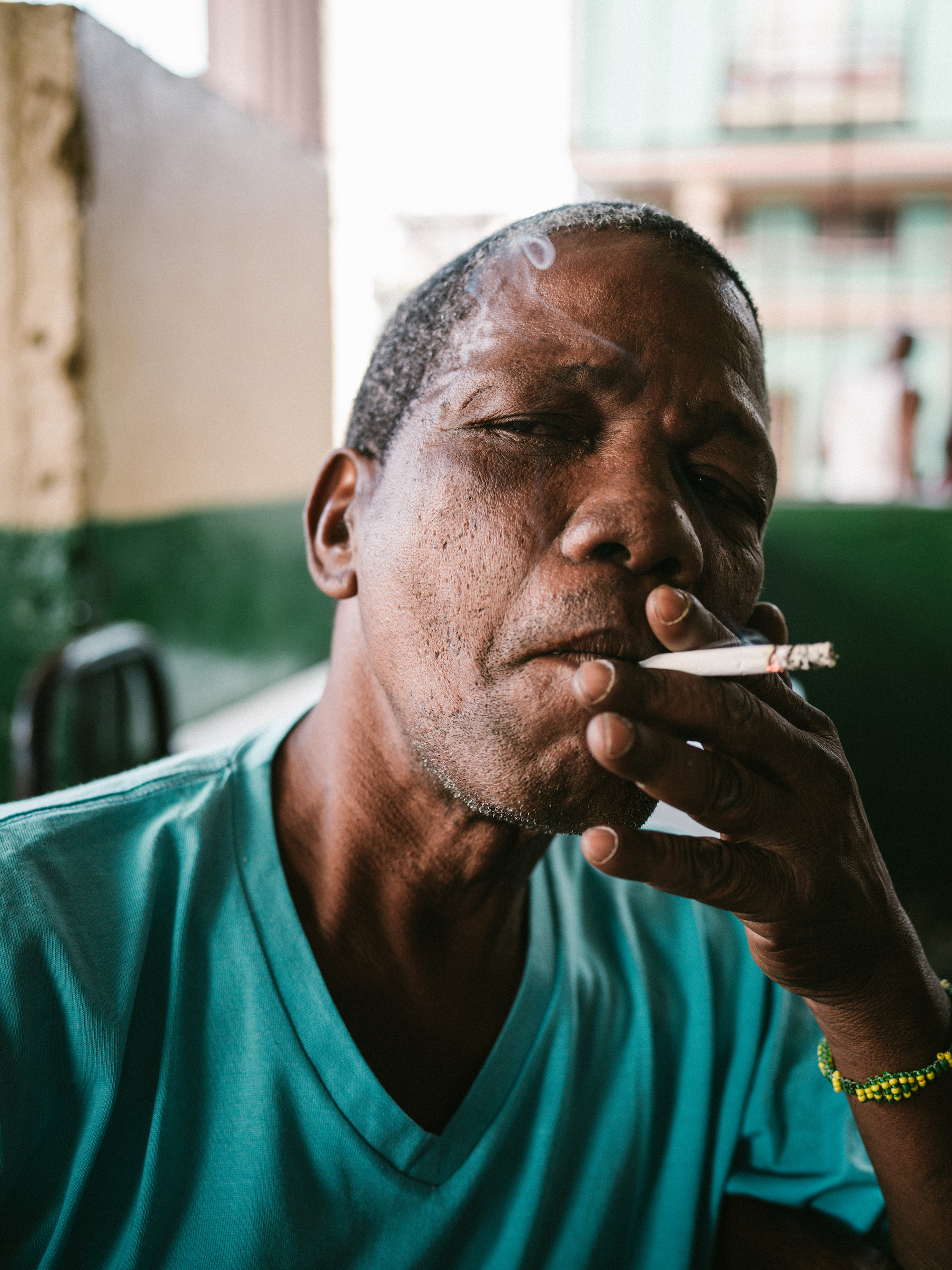 「この距離感ではなかなか他の国では撮らせてもらえない」と上田さん。撮影：上田晃司