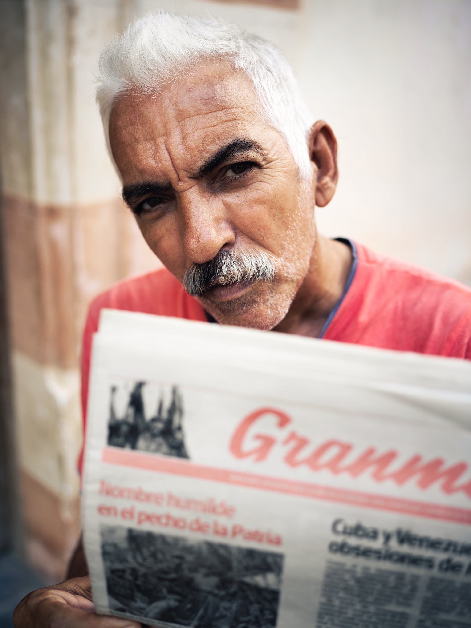 「この距離感ではなかなか他の国では撮らせてもらえない」と上田さん。撮影：上田晃司