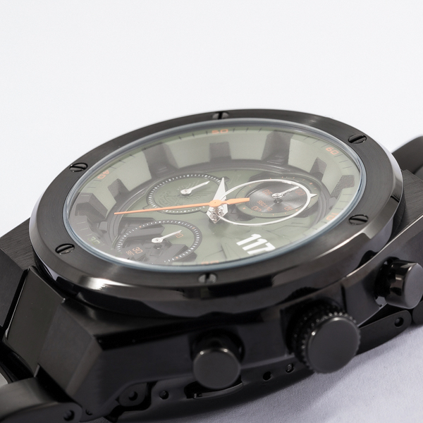 ファンお馴染みの数字「117」や「Haloリング」を模したコラボならではの分針も注目