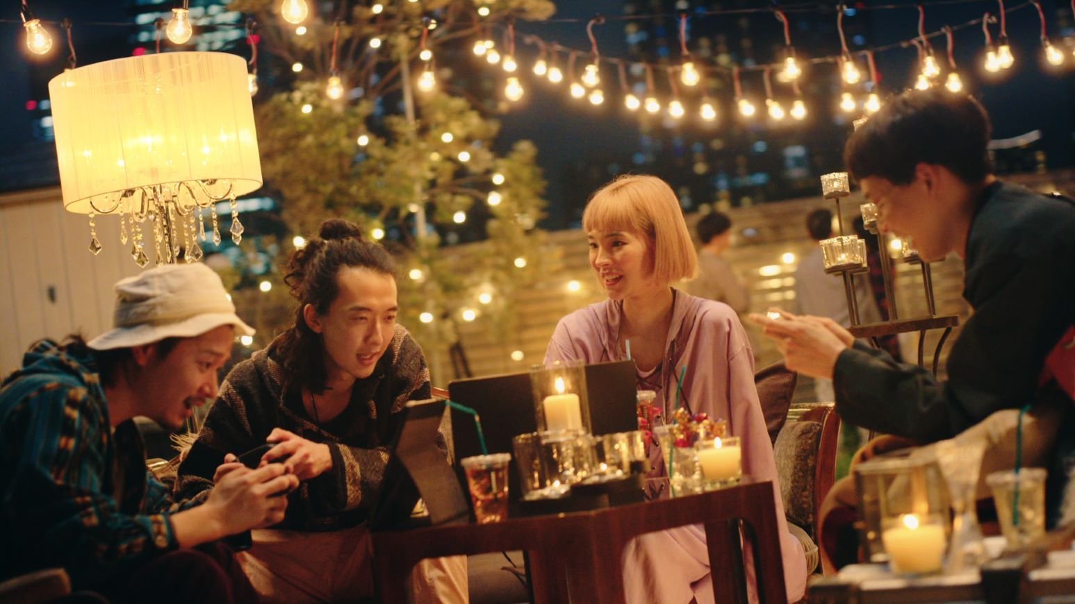 スマートデバイスを持ち寄ってパーティーで楽しむことも