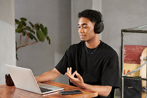 ソニー、ノイズキャンセリング性能が進化したワイヤレスヘッドフォン