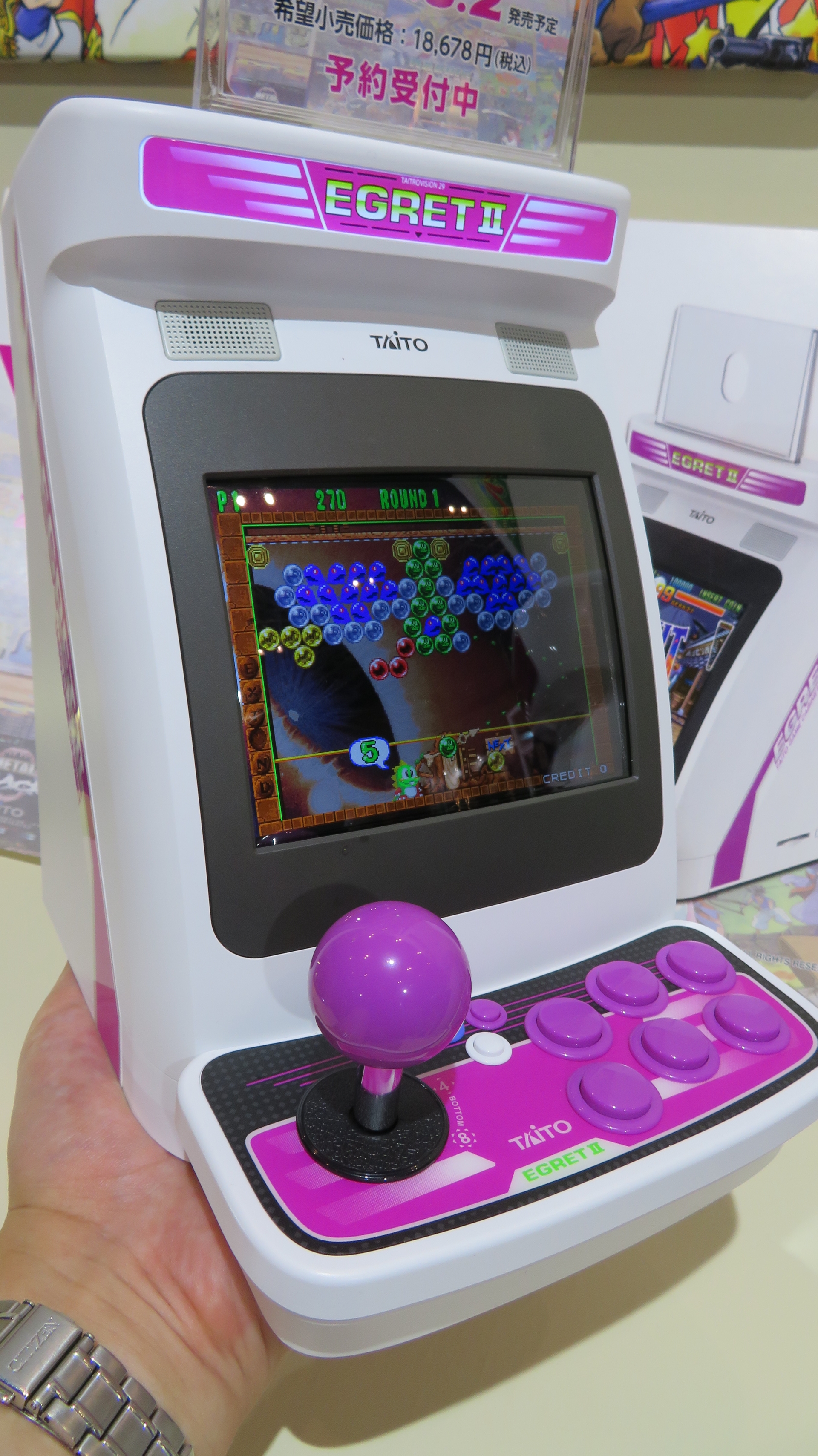 手のひらサイズで、元祖「EGRET II」のフォルムを忠実に再現した「EGRET II mini」。上部の看板部分は、本物と同様に電源を入れるとLEDランプが点灯する