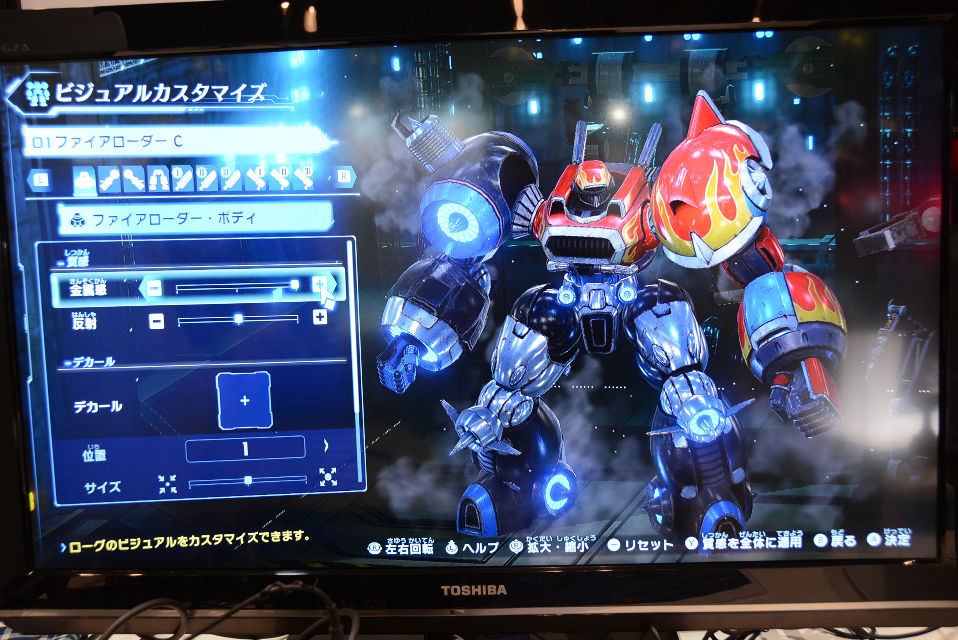 ボディ、左右の腕、足のパーツ選択が可能。武器は6個まで装備できる