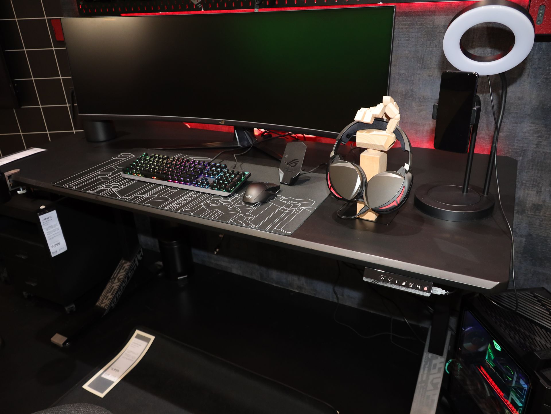 ウルトラワイドモニターを置いてもまだ余裕がある横幅180cmの横長デスク