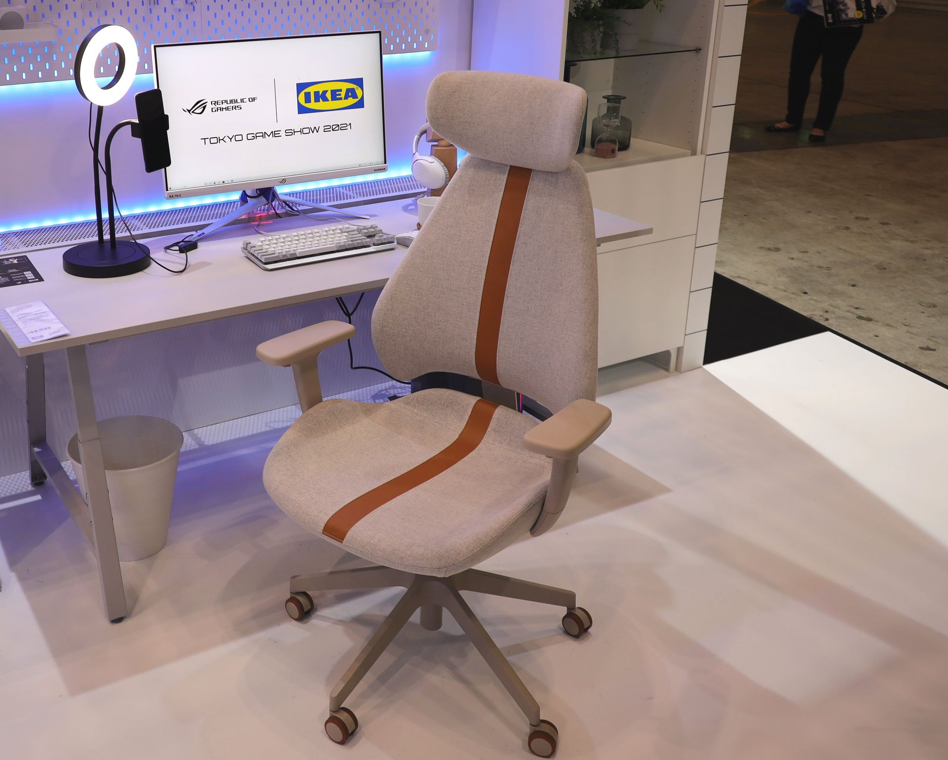 ホワイト/ブラウン