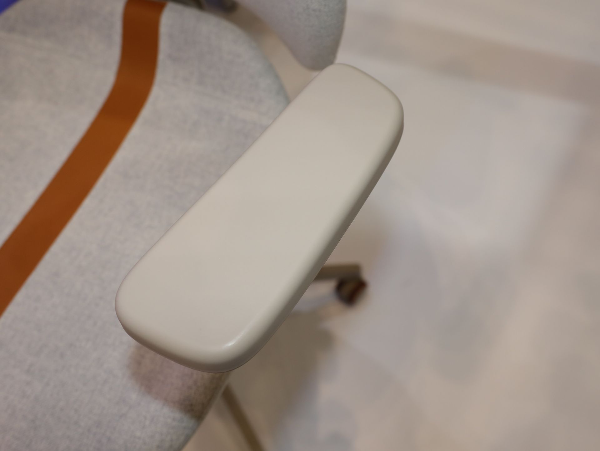 リストレストの向きの調整