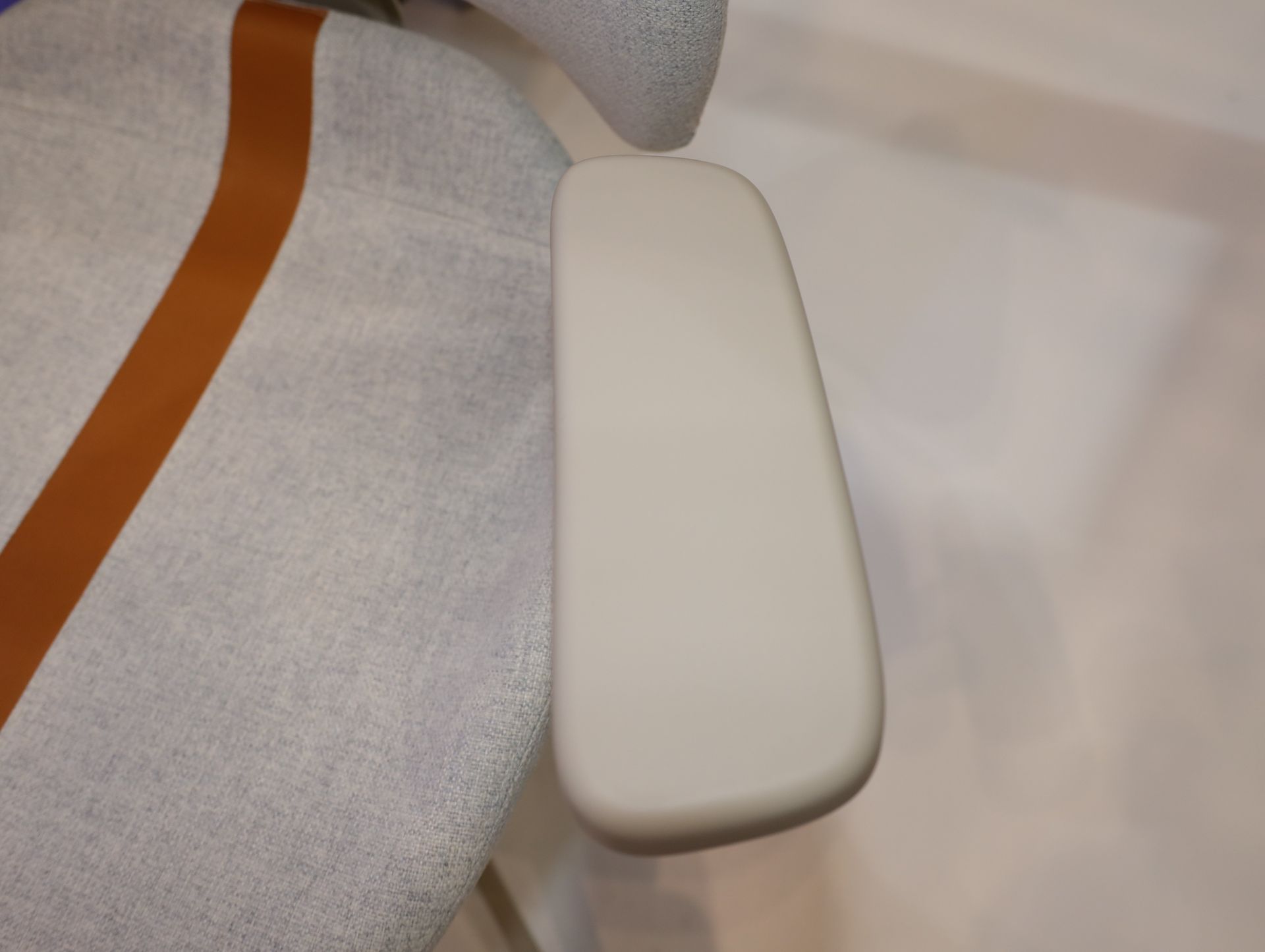 リストレストの向きの調整