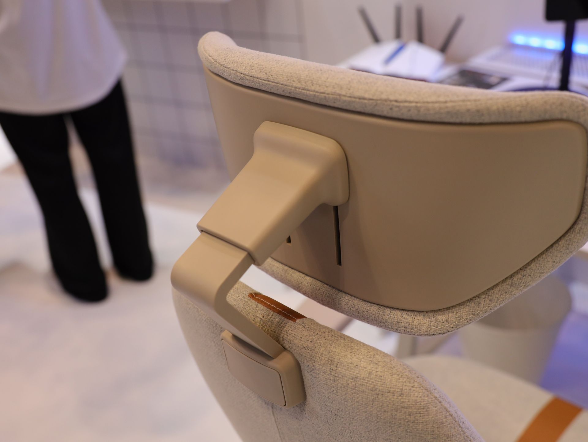 ヘッドレストの奥行きの調整