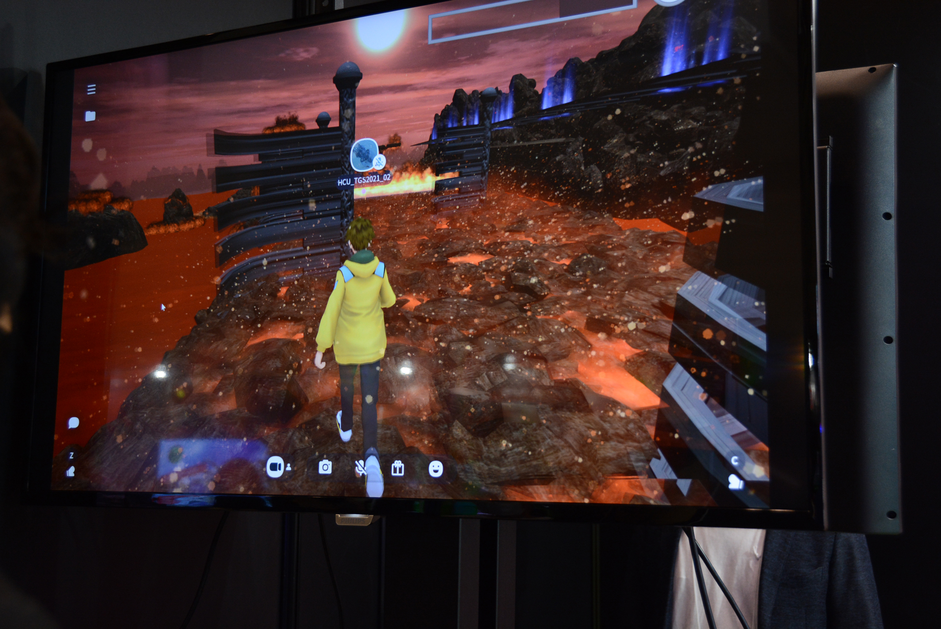 デモンストレーション用のゲームで、キャラクターが進むのは炎熱地獄。妙に過酷な世界なのが面白い