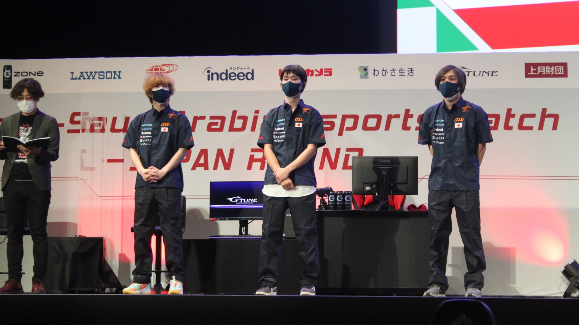 日本チーム、左から、ダブル選手、破壊王選手、ぺコス選手