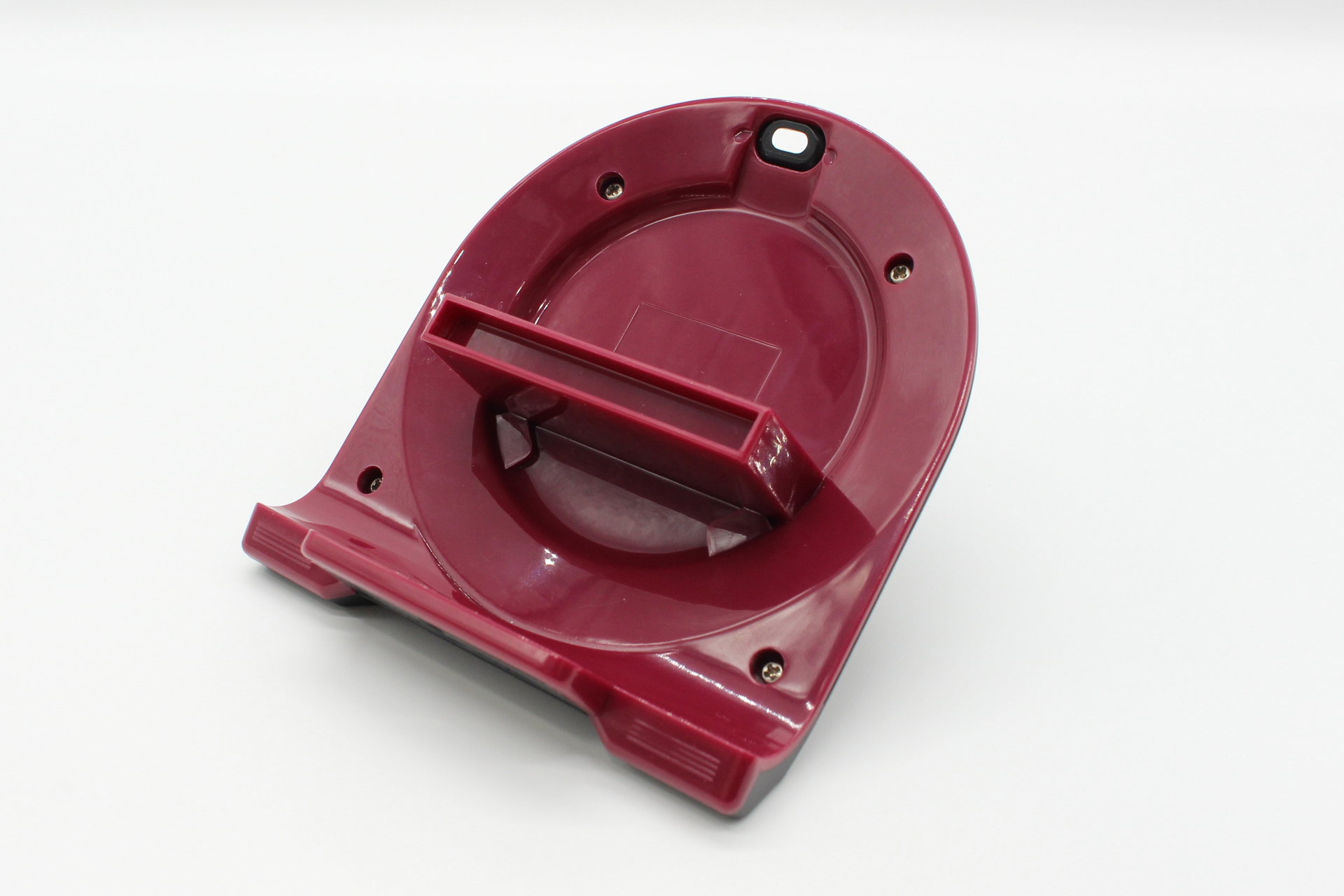 下面にはメガドライブミニに挿入するための突起が。こちらには端子のディテールはない