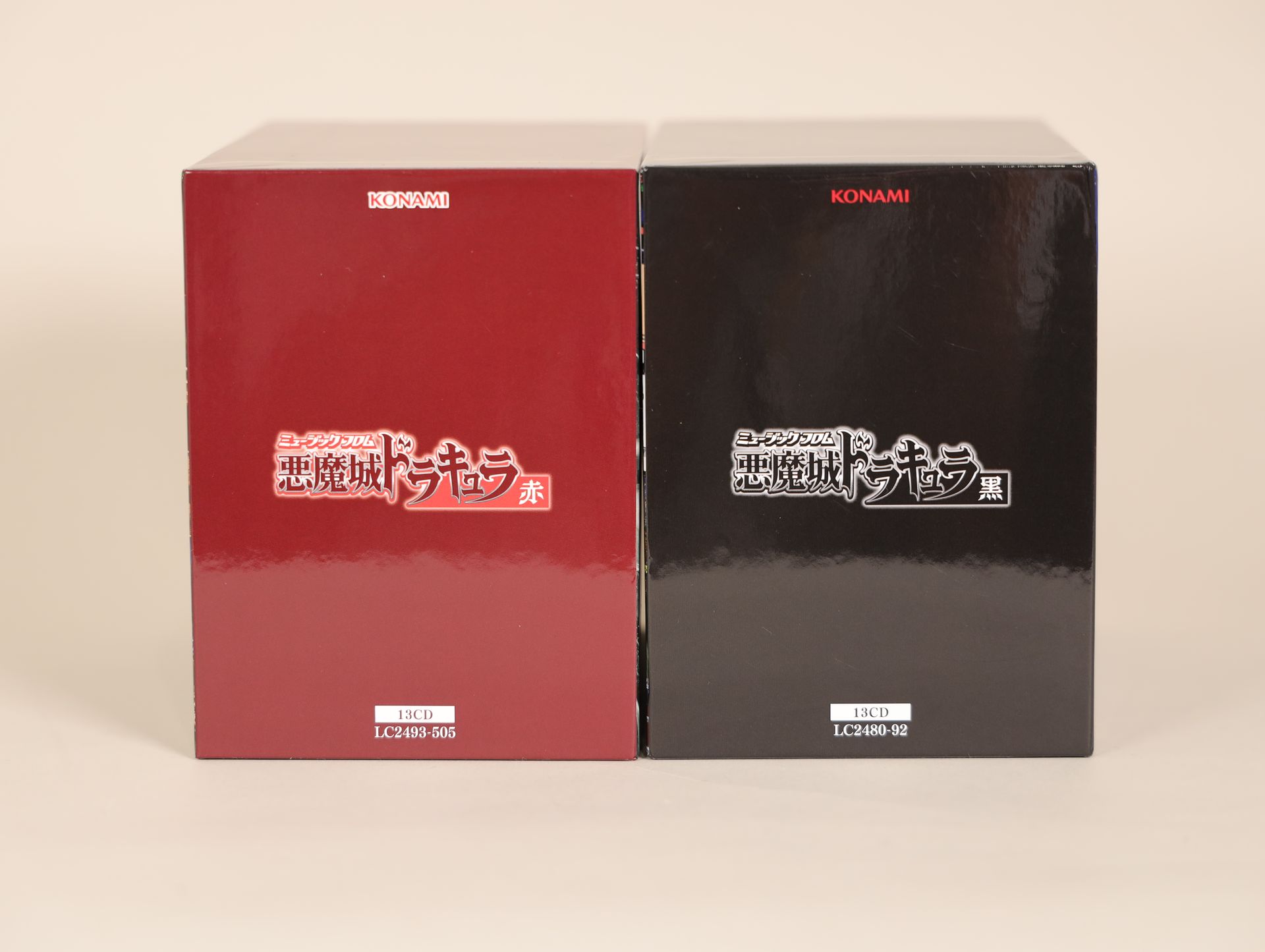 最後に黒赤を並べてみた。まさにコレクターズアイテムと言えよう。