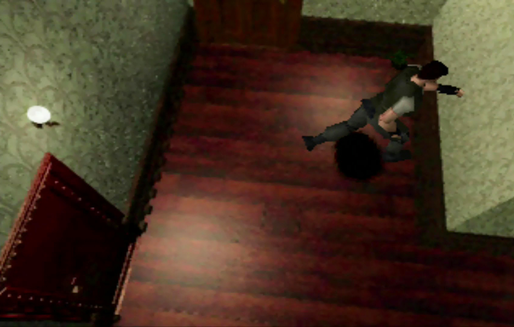 まさにこの写真のように、壁に向かって走ってしまうのはお約束