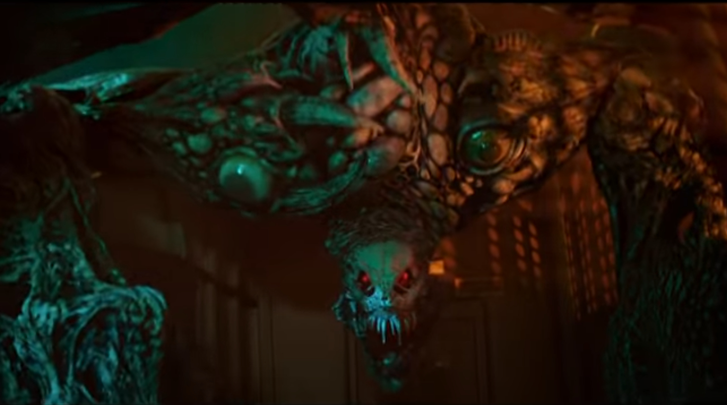 映像は全体的に薄暗く、原作のホラー感が非常に良く出ている