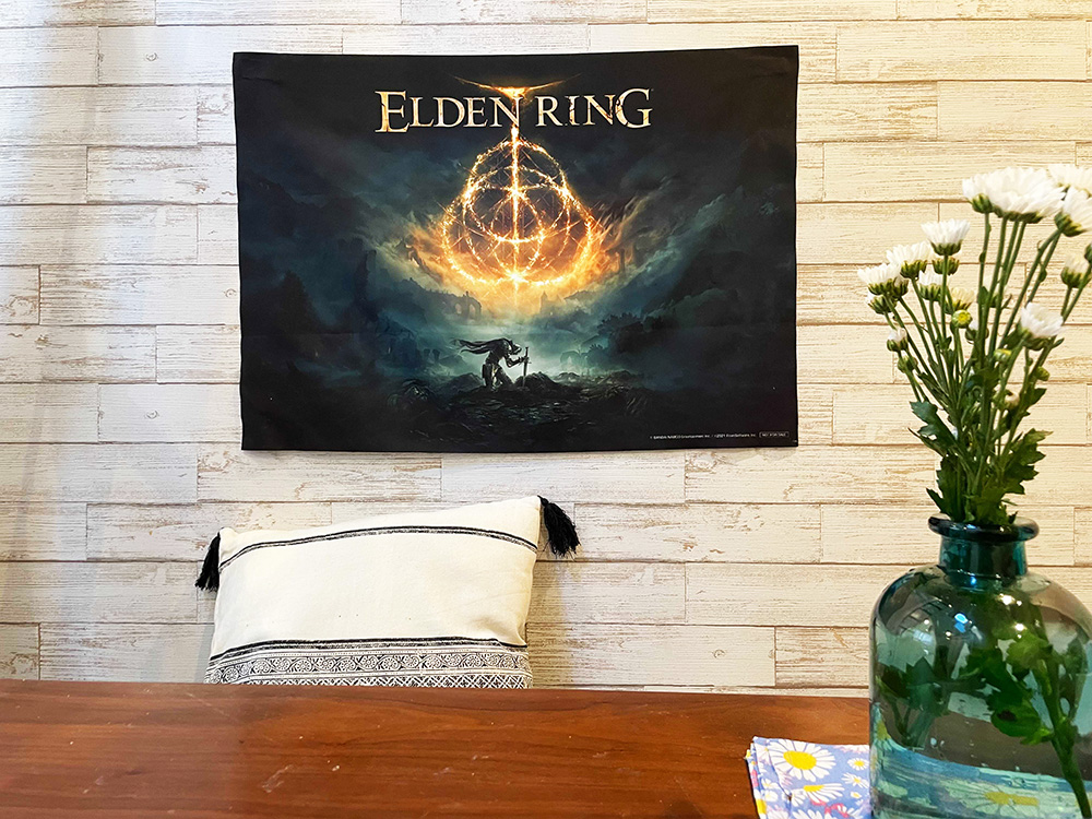 「ELDEN RING」のキービジュアルをB2サイズの布素材にプリントしたファブリックポスター