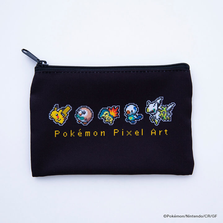 ピクセルアートのモクロ―、ヒノアラシ、ミジュマルとアルセウス、ピカチュウが並んだフラットポーチ