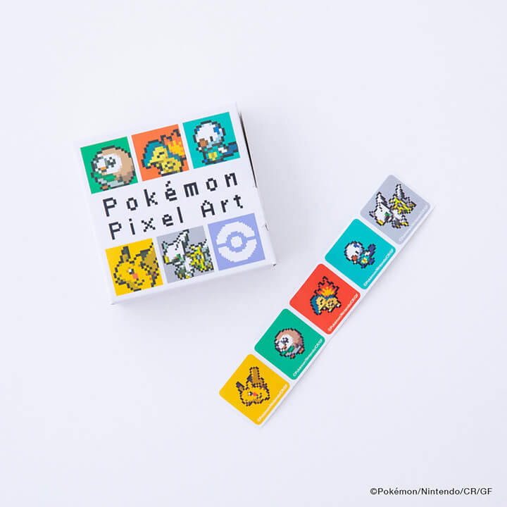 ピクセルアートのモクロ―、ヒノアラシ、ミジュマルとアルセウス、ピカチュウの5種のシールが入った、ロールシール入りBOX