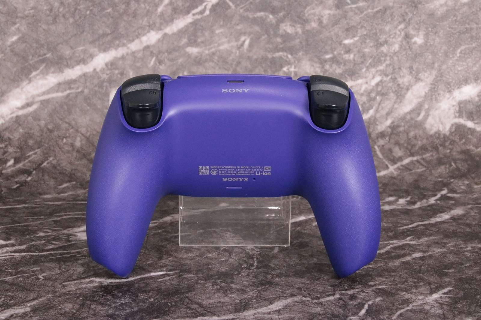 仕様部分をゴールドの文字で記載