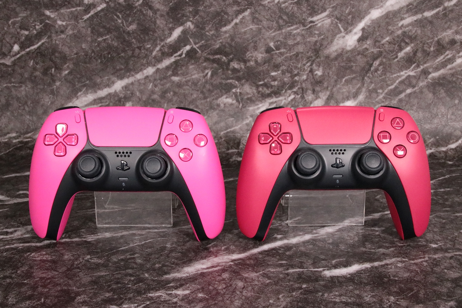 「ノヴァ ピンク」と「コズミック レッド」との比較