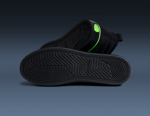 未*来様 Razer x Cariuma OCA High All BlackC サステナブルなゲーミングシューズ。Razer、リサイクル素材採用