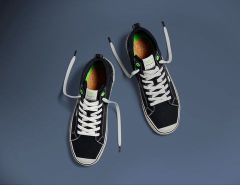 に*す様 Razer x Cariuma OCA Low All Black C サステナブルなゲーミングシューズ。Razer、リサイクル素材採用