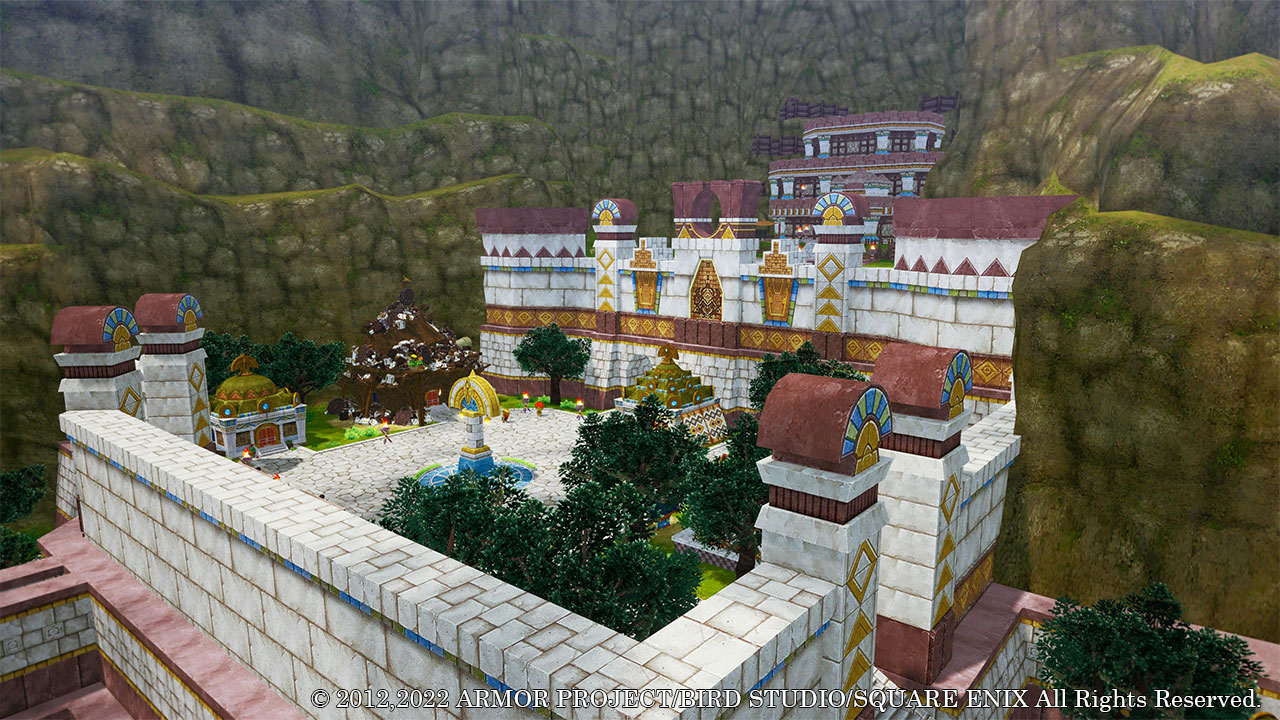 山のふもとに作られた町で、中央の広場にはガラクタ城が、上層には展望台がある