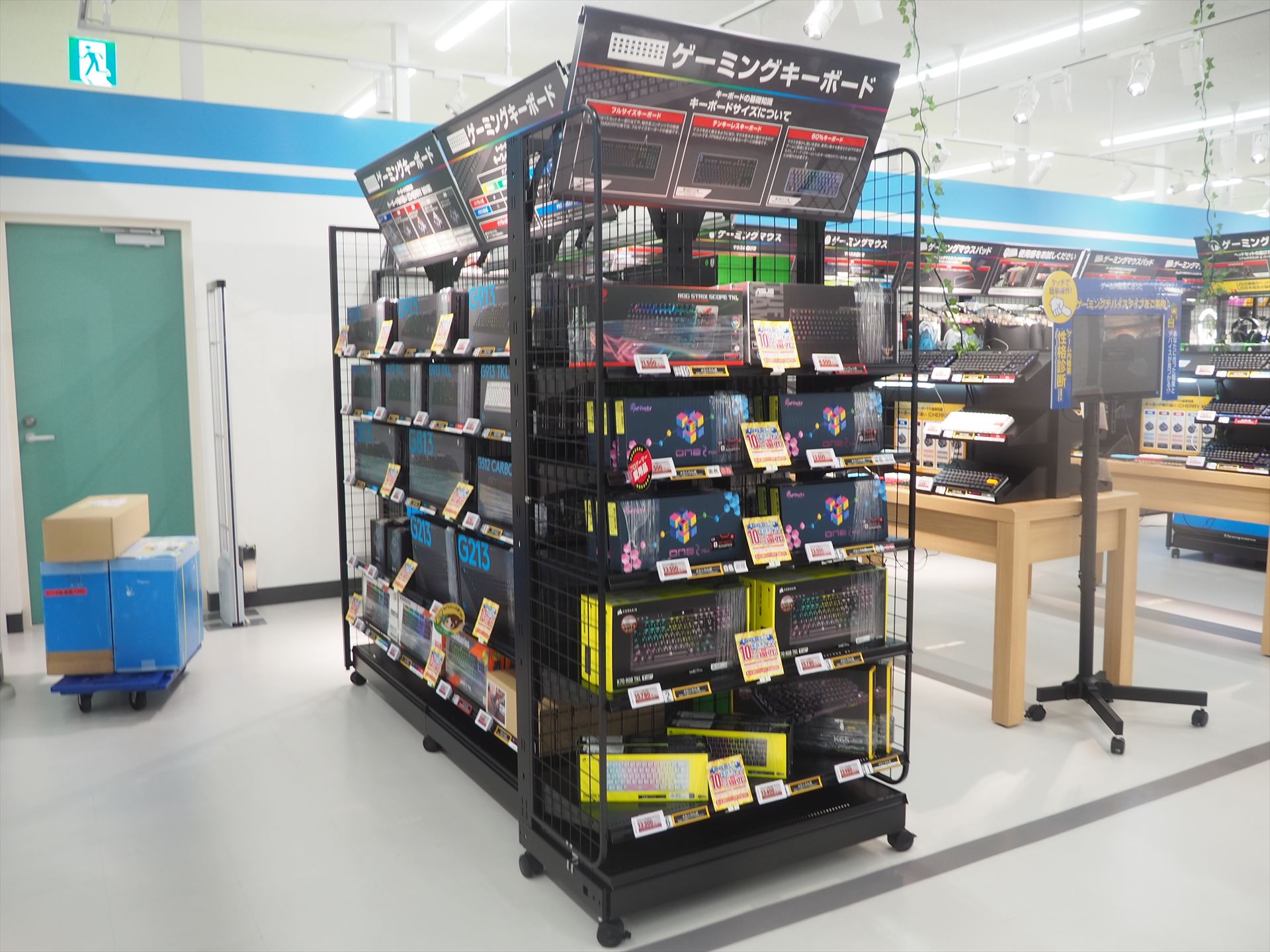 ゲーミングキーボードコーナー。ゲーミングキーボードの品揃えは非常に充実している