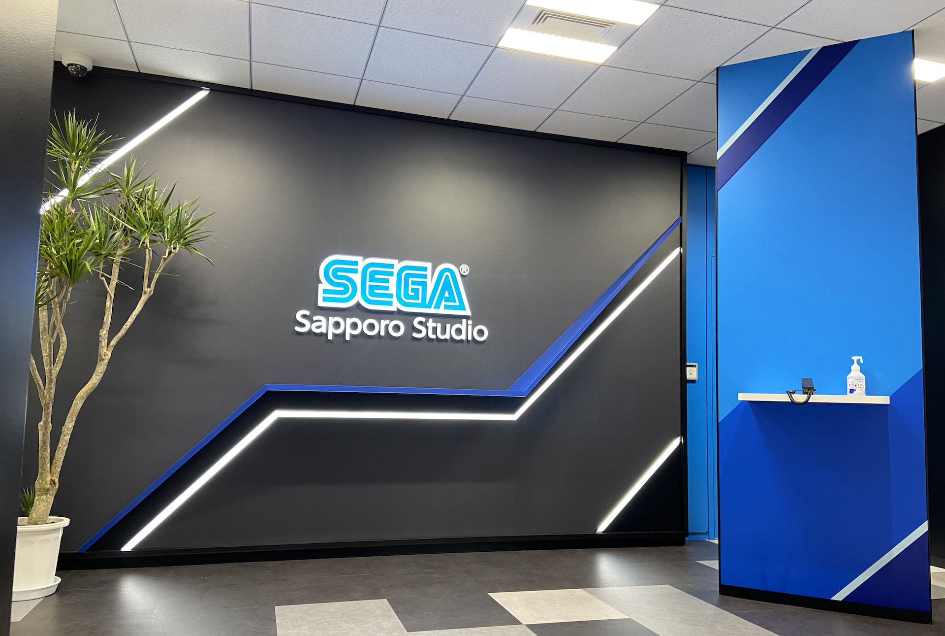 オフィスは札幌駅から徒歩5分、新築ビルの最上階という好立地だ