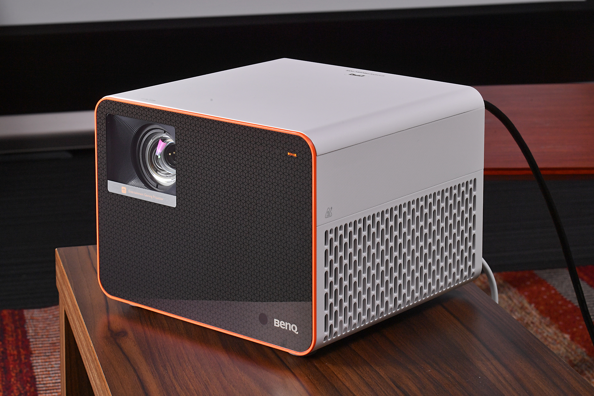 キューブ型のボディ