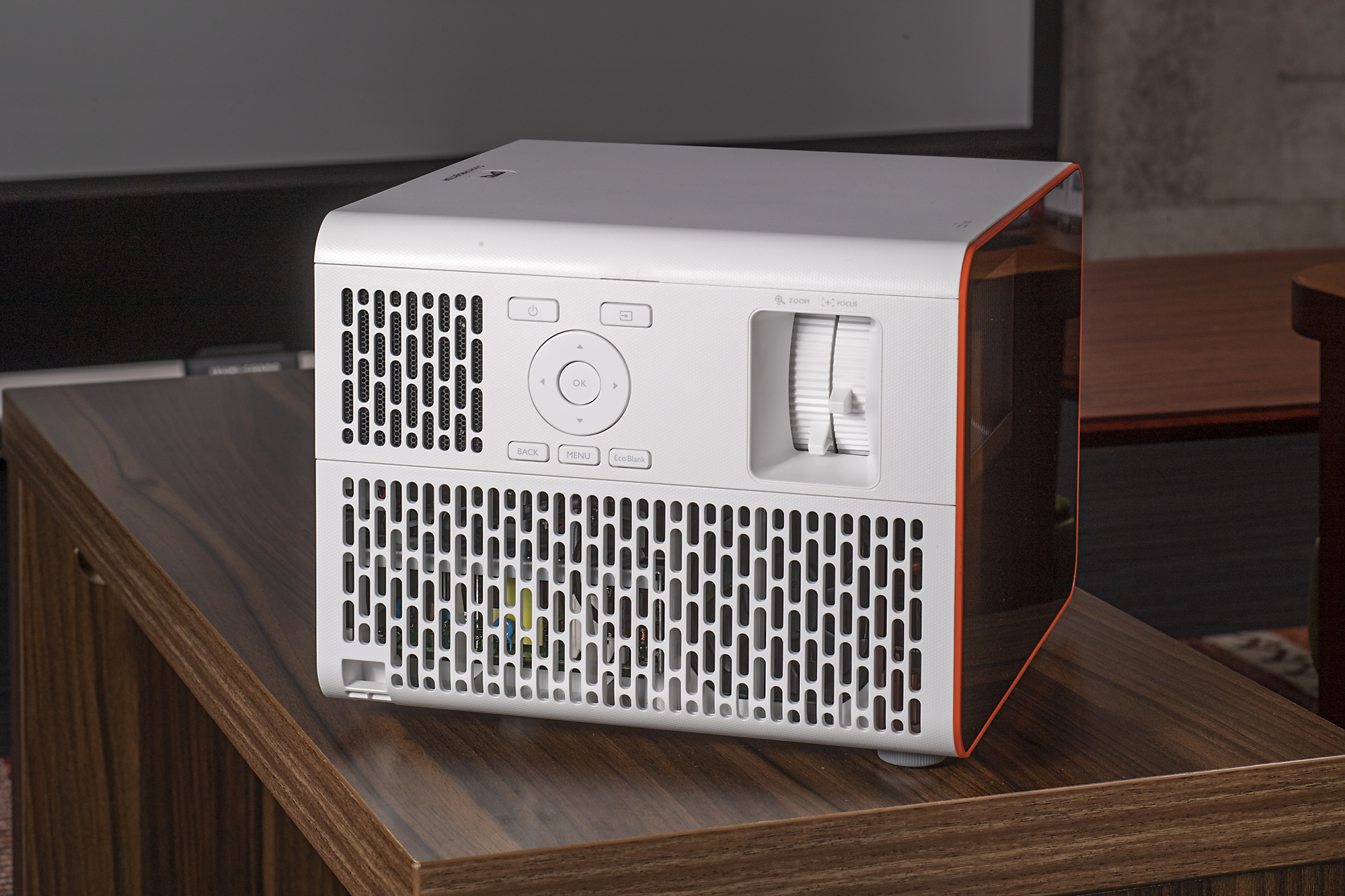 操作パネルは本体右側に集約