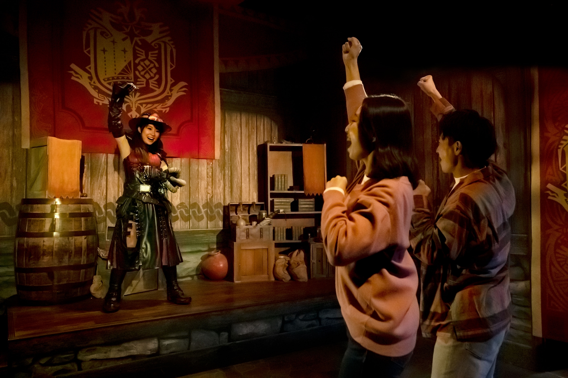 ギルドでは先輩ハンターから、武器の基本的な使い方を学ぶ