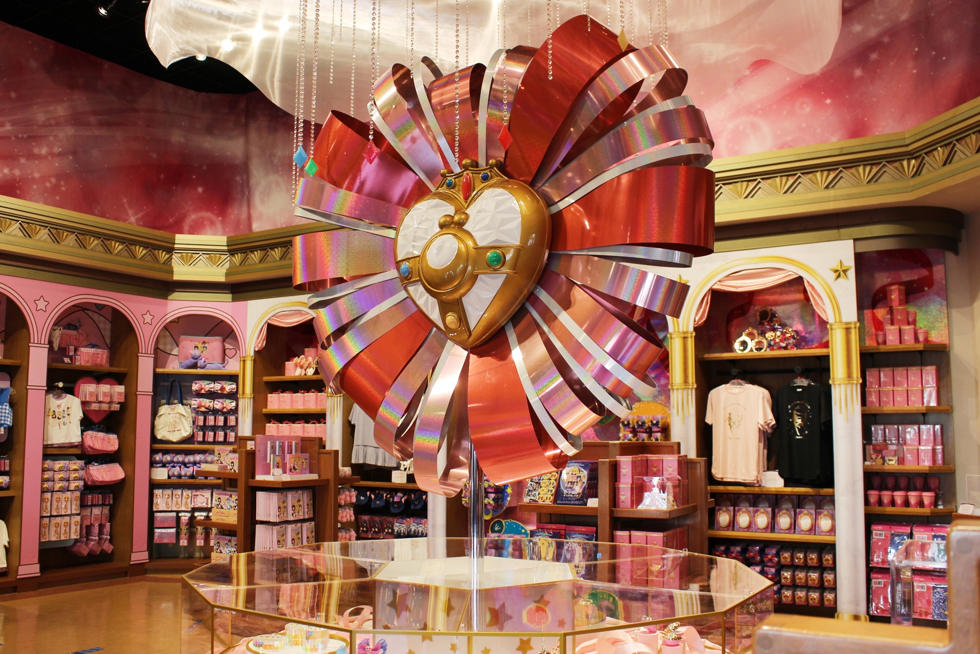 ずらりと揃ったセーラームーングッズはなんと90種類以上！