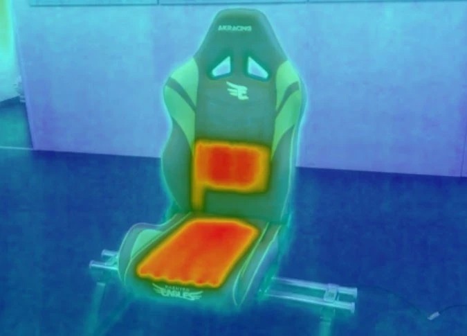 画像は試験中のサーモグラフィーです