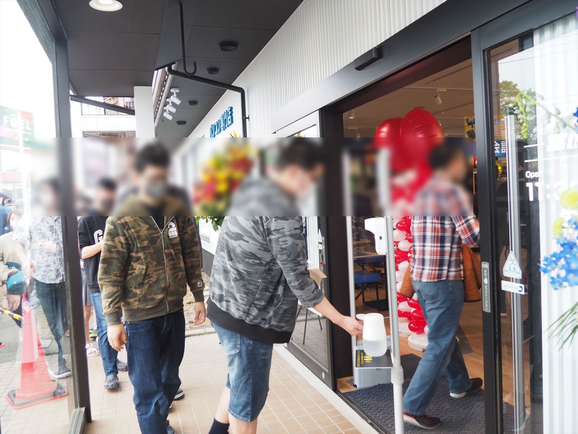 入店はスムーズに行われ、並んでいた客は全員店内に入ることができた