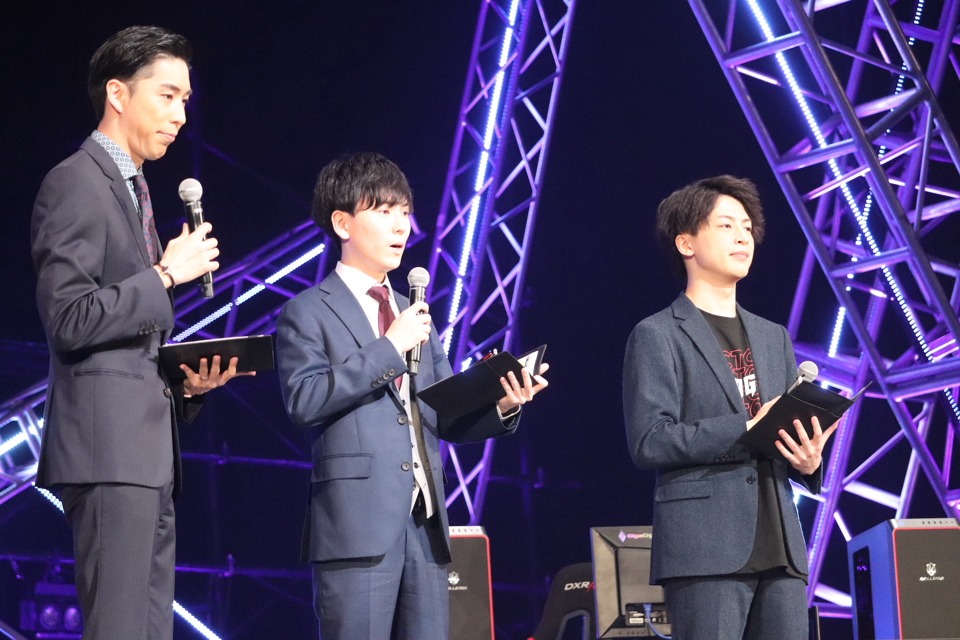 MCの岸大河さん、河野海樹さん、yueさん