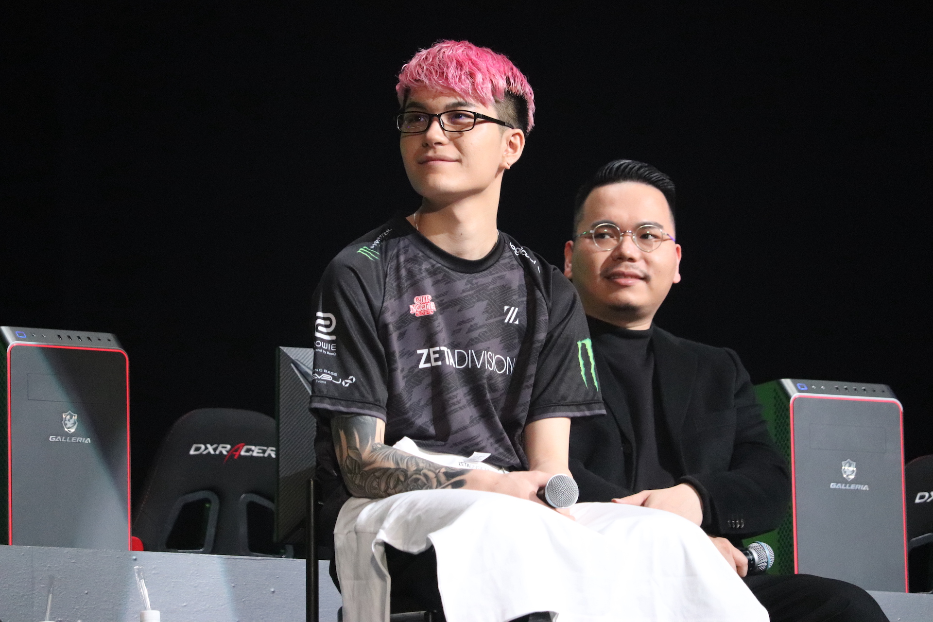 （左から）Dep選手、XQQコーチ