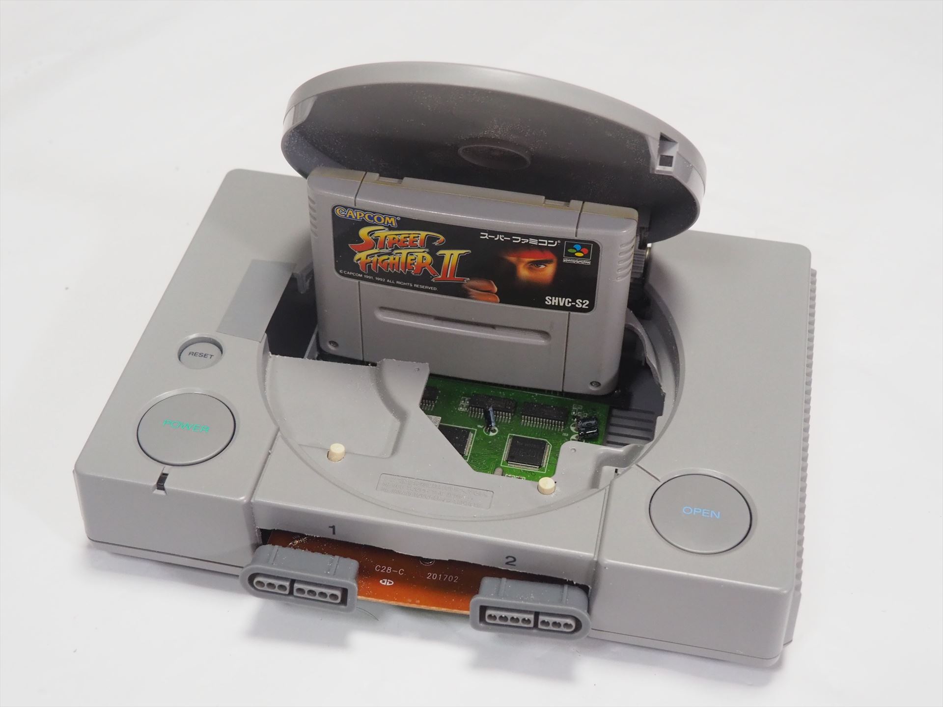 フタを開いたら、カセットを装着できる