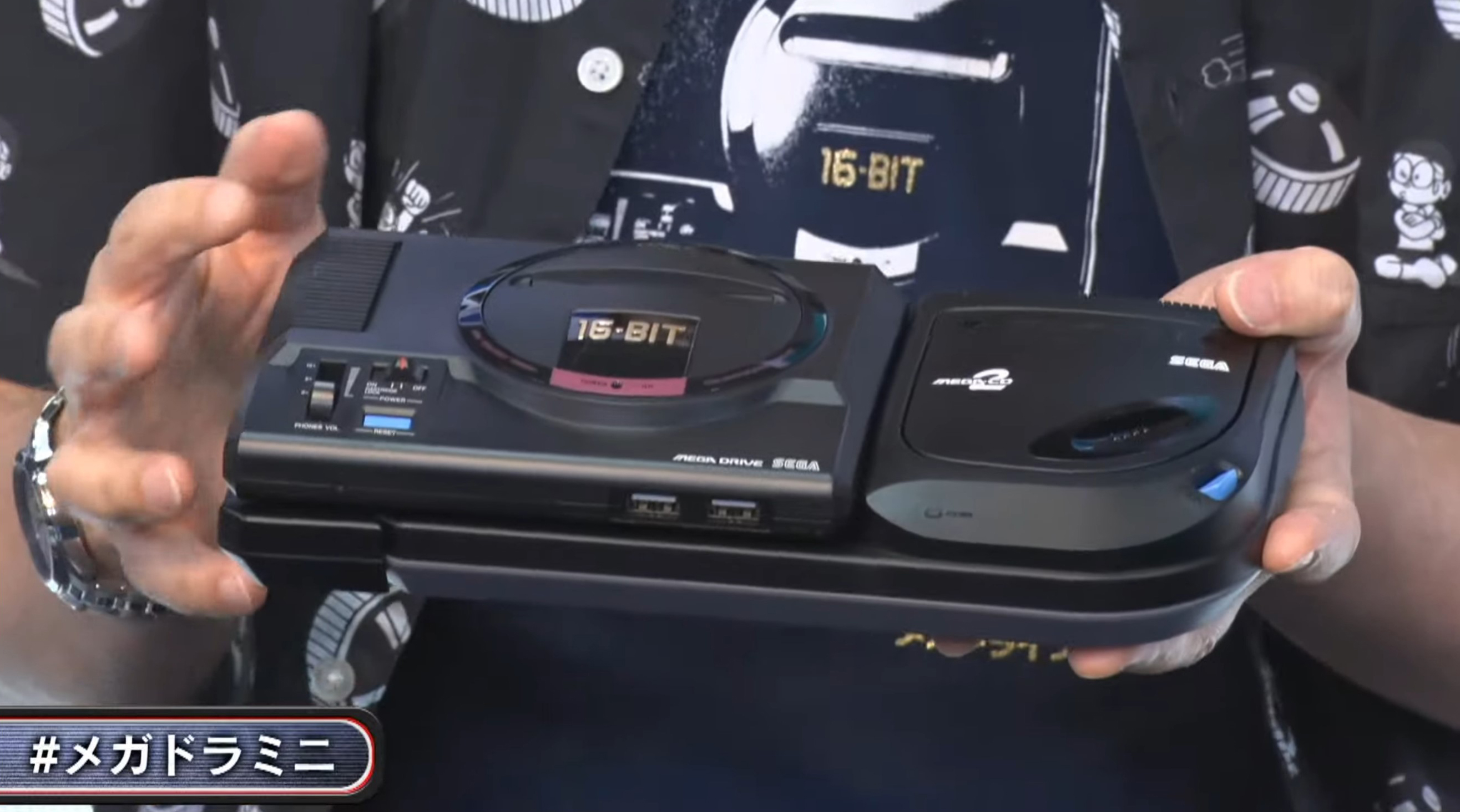 スペーサーをつけることで「メガドライブ+メガCD2」を再現