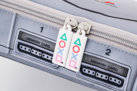 初代プレイステーションそっくりのポーチ付き雑誌が、宝島社より本日