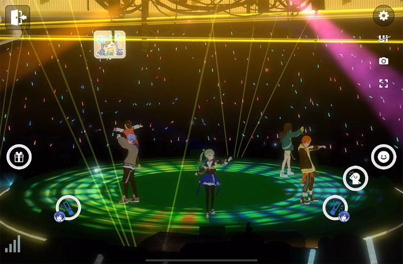 コネクトライブはこれまでのバーチャルライブとは違い、ユーザーからのコメントにも反応してくれるなど、よりリアルライブに近い形となっている