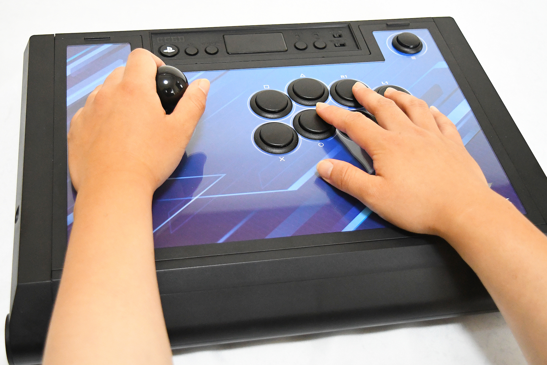 安定性のある形状と滑り止めの効果で、激しく動かしてもズレることがない