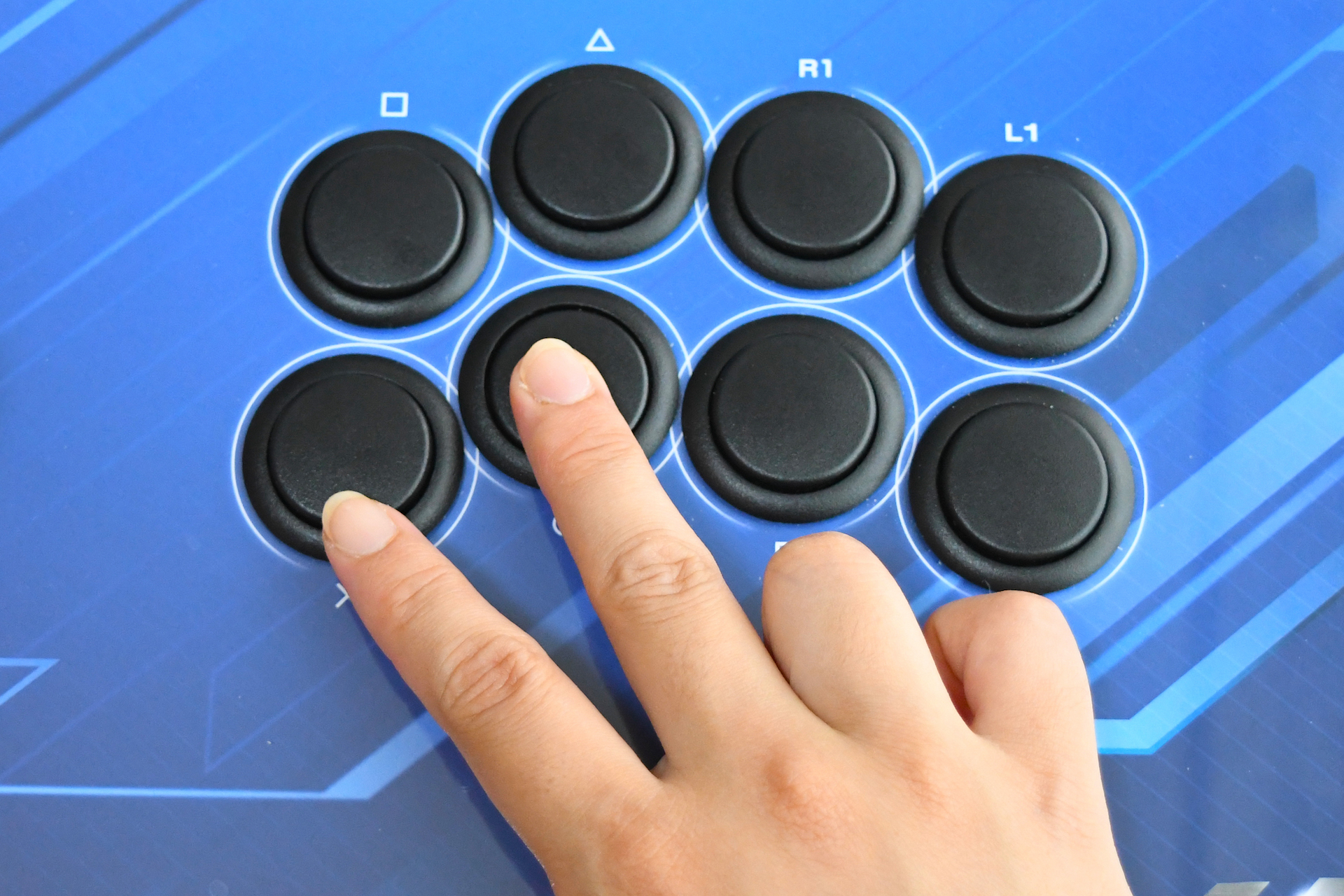 パチパチとボタンを押したときの感触も良好