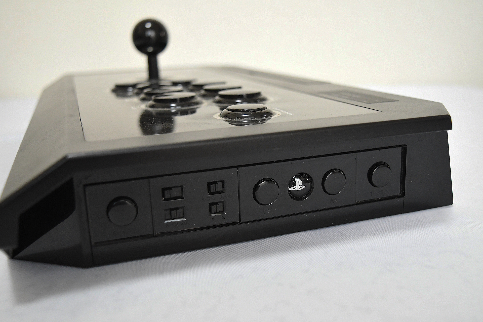 「RAP」では本体横にサブボタンが並んでいる。誤動作は起きないが押し難さが難点だった