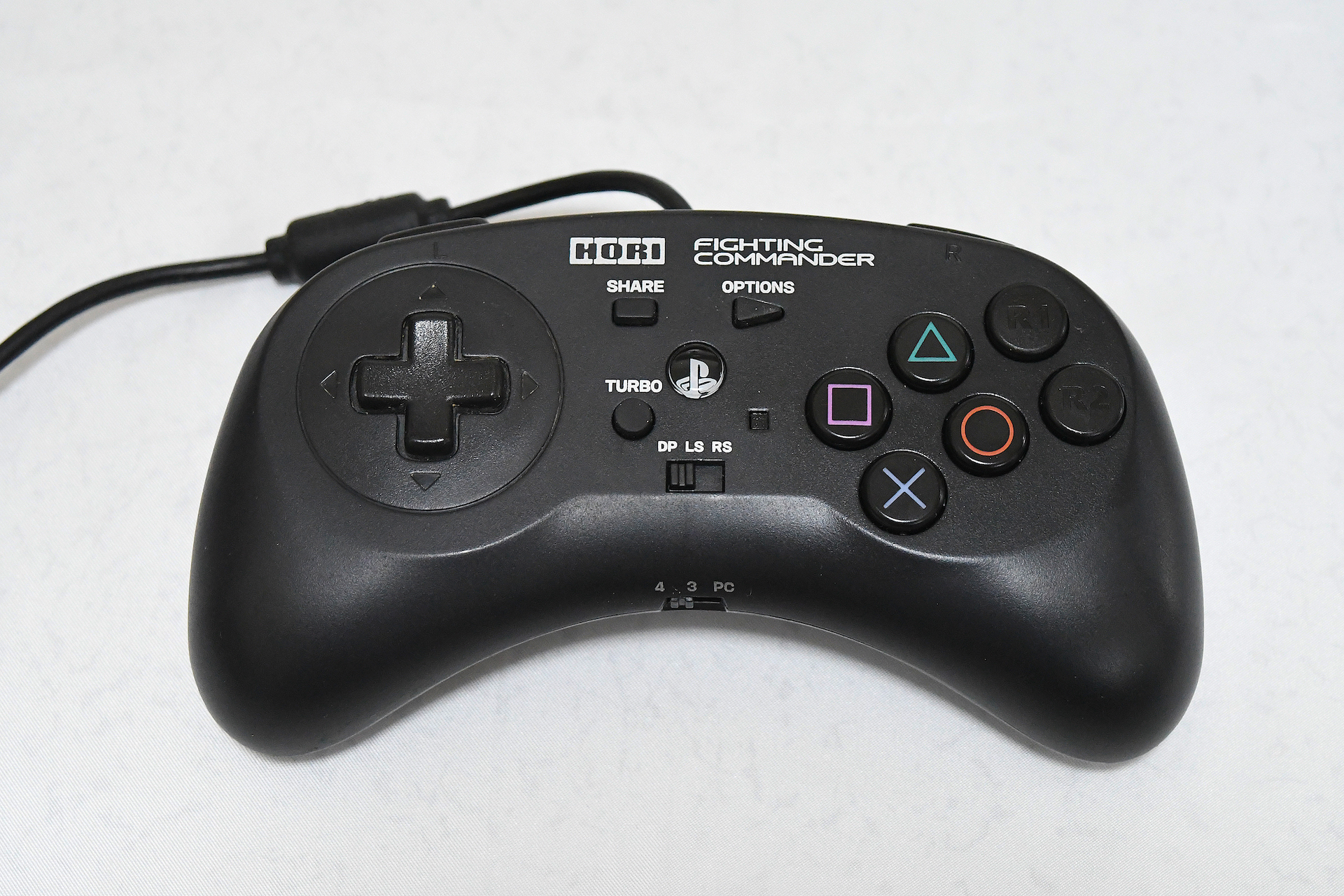 上が新型で下が旧型。全くの別物といった形に進化している