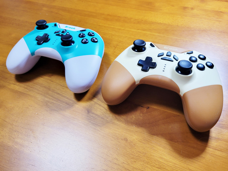 カラーリングやデザインなどもイメージ画像と遜色なくちゃんと可愛らしく明るい印象を持つコントローラーとなっている