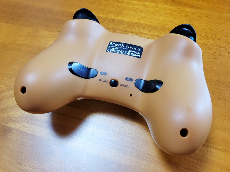 全体の形はこのような感じ。ハッキリと分かれた色合いと、丸みを帯びたフォルムが何とも可愛らしい雰囲気を出している