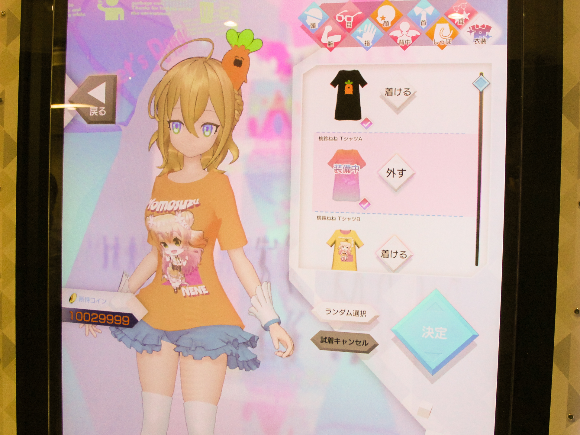 コラボレーション衣装として、“ねっ子Tシャツ”と“桃鈴ねねTシャツ”A～Cまでが準備されている。これらは他のパートナーも着ることができ、各々の体型に合わせて自動的にサイズも変化。