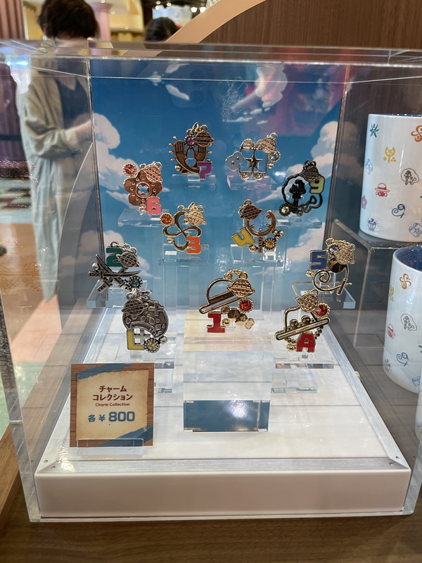 チャームコレクション 各800円（税込）